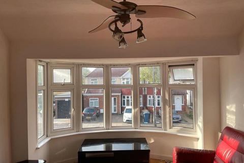 3 bedroom apartment to rent, Harrow, London HA1