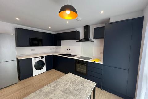 3 bedroom flat to rent, Fletcher Road Beeston, Nottingham NG9