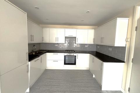 2 bedroom flat to rent, Chatterton Road, Bromley, Kent, BR2