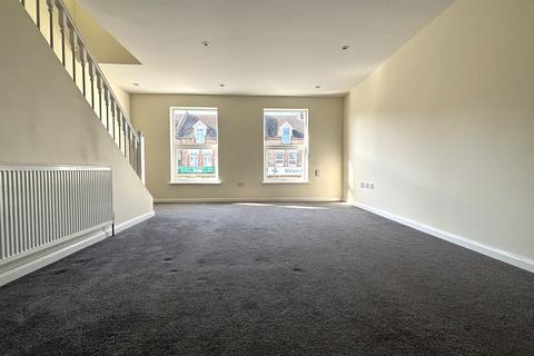 2 bedroom flat to rent, Chatterton Road, Bromley, Kent, BR2