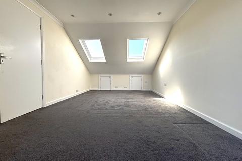 2 bedroom flat to rent, Chatterton Road, Bromley, Kent, BR2