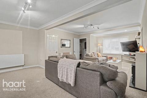 5 bedroom semi-detached house for sale, Field Close, Chatham