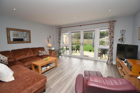 3 bedroom link detached house for sale, Hawthorn Close, Bicknacre