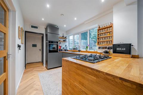 4 bedroom detached house for sale, 31 Burnside Gardens, Meole Village, Shrewsbury, SY3 9HH