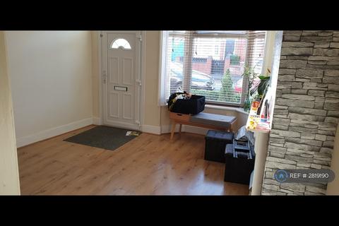 3 bedroom terraced house to rent, Prospect Road North, Redditch, B98