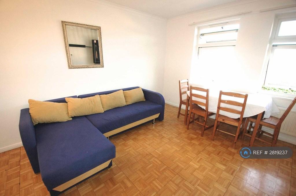 Lounge/Dining