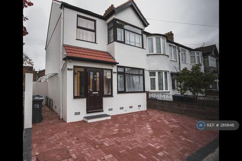 1 bedroom in a house share to rent, St Olave's Walk, London, SW16