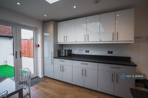 1 bedroom in a house share to rent, St Olave's Walk, London, SW16