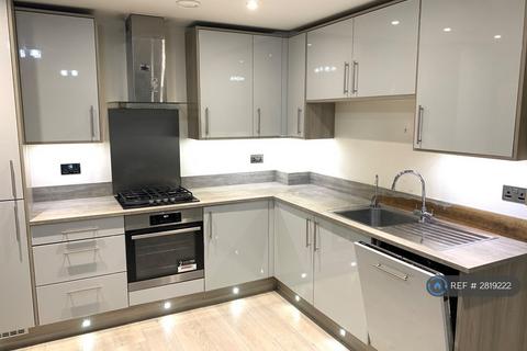 2 bedroom flat to rent, Trevithick, Slough, SL1