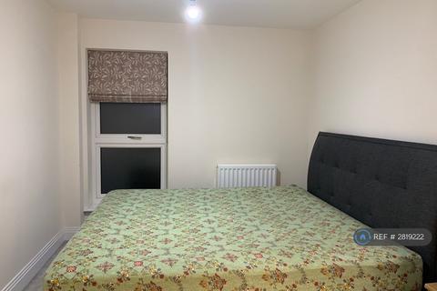 2 bedroom flat to rent, Trevithick, Slough, SL1