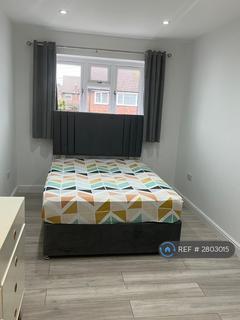 1 bedroom in a house share to rent, Garden Close, Ashford, TW15
