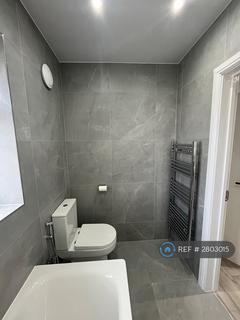 1 bedroom in a house share to rent, Garden Close, Ashford, TW15