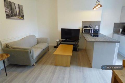 2 bedroom flat to rent, Denison Court, Manchester, M14