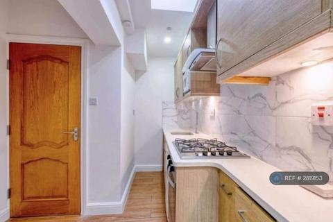 2 bedroom flat to rent, Ground Floor, London, NW6