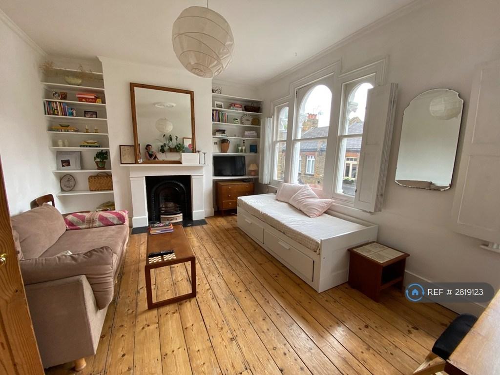 Spacious And Bright South Facing Living Room
