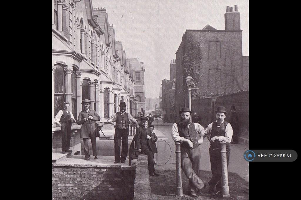 Clapton Passage With Builders And Architect (1882)