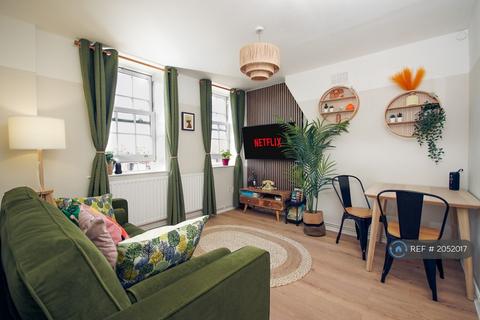 2 bedroom terraced house to rent, Dorset Avenue, Manchester, M14
