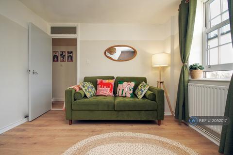 2 bedroom terraced house to rent, Dorset Avenue, Manchester, M14