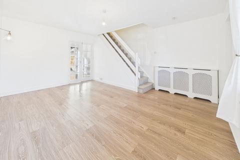 3 bedroom semi-detached house to rent, Glastonbury Road, Manchester M29
