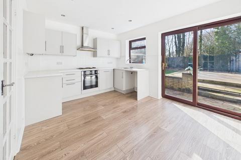 3 bedroom semi-detached house to rent, Glastonbury Road, Manchester M29