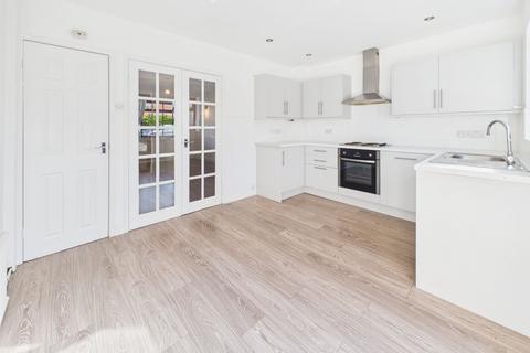 3 bedroom semi-detached house to rent, Glastonbury Road, Manchester M29
