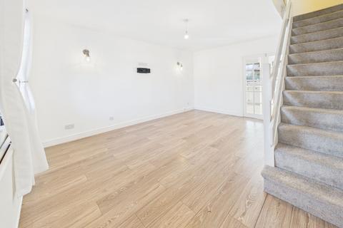 3 bedroom semi-detached house to rent, Glastonbury Road, Manchester M29
