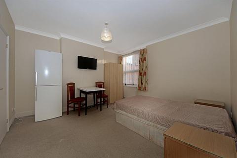 undefined, Ealing Common, W3