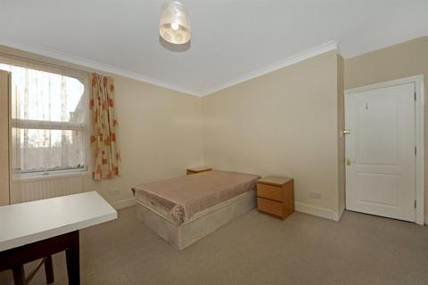 undefined, Ealing Common, W3
