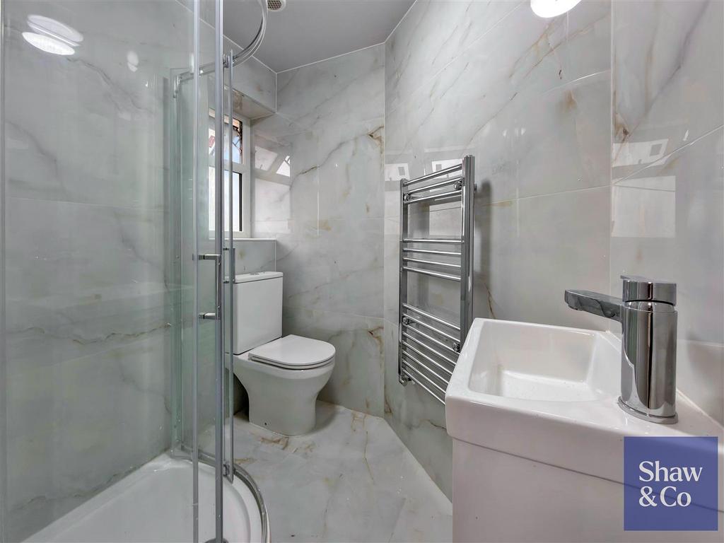 Ensuite 2.jpeg
