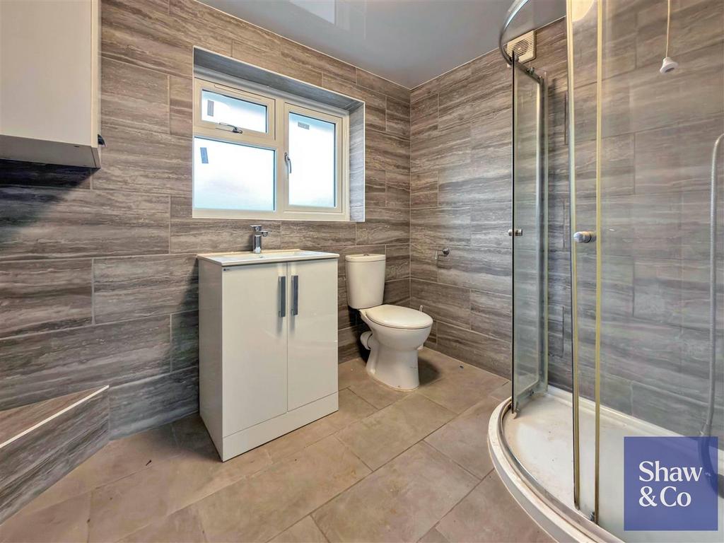 Ensuite 1.jpeg