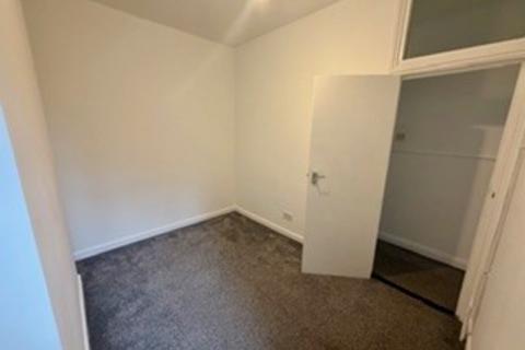 2 bedroom flat to rent, Kent Road, Southsea, PO5