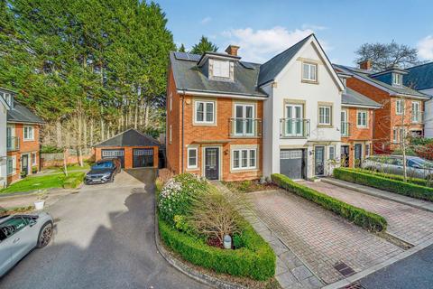 Greyford Close Leatherhead