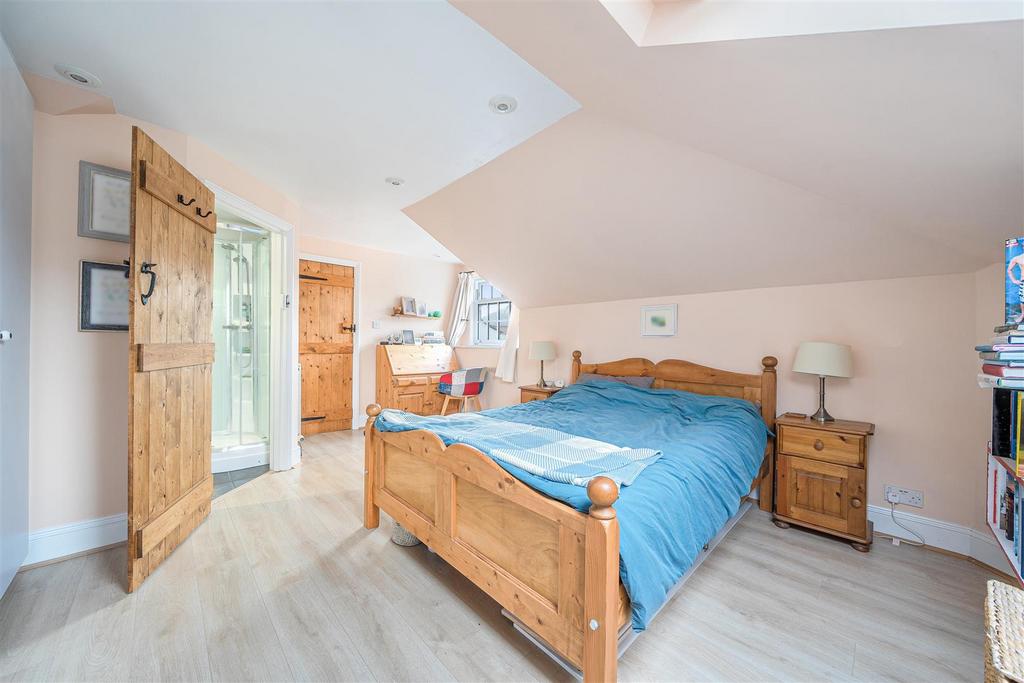 Mews Bed 1..jpg