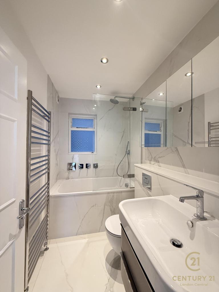 En-suite bathroom