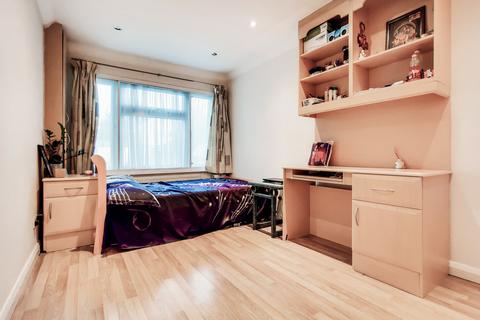 1 bedroom in a house share to rent, Windmill Road, Brentford TW8