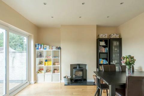 4 bedroom terraced house to rent, Tadworth Road, London NW2
