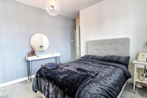 4 bedroom terraced house to rent, Tadworth Road, London NW2