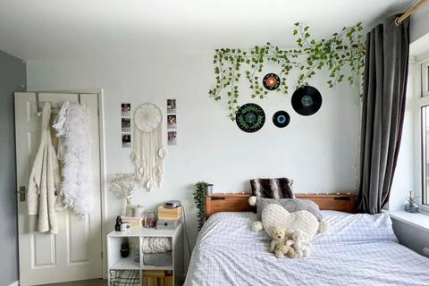4 bedroom terraced house to rent, Tadworth Road, London NW2
