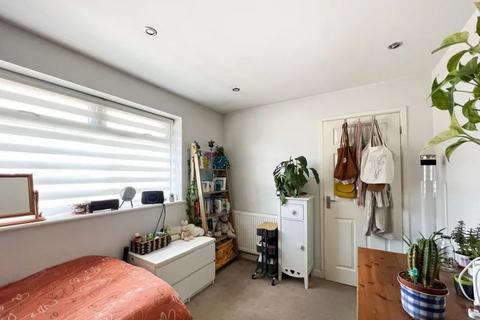 4 bedroom terraced house to rent, Tadworth Road, London NW2