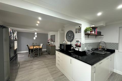 undefined, Dowell Close, TAUNTON