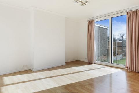 2 bedroom flat to rent, Valley Close, Pinner HA5