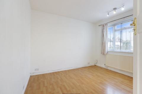 2 bedroom flat to rent, Valley Close, Pinner HA5