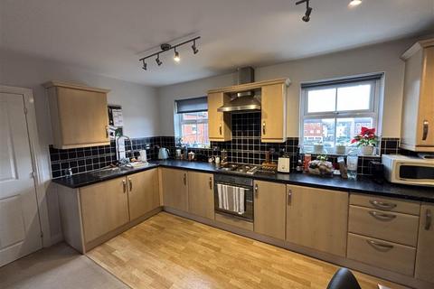 2 bedroom apartment to rent, Thacker Drive, LICHFIELD