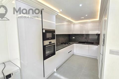 3 bedroom bungalow to rent, Perkins Road, Newbury Park, IG2 7NQ