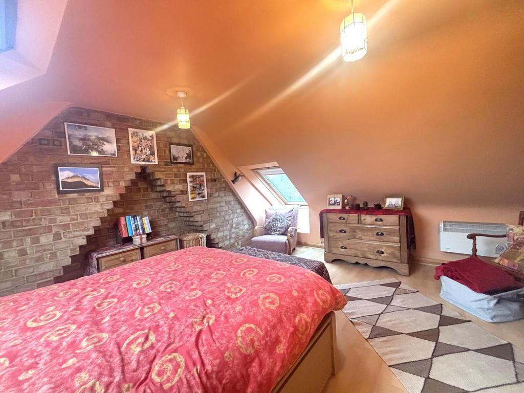 Bedroom 1 1.jpeg