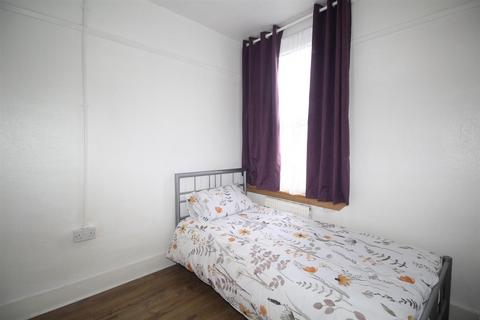1 bedroom in a house share to rent, Suffolk Road, Enfield