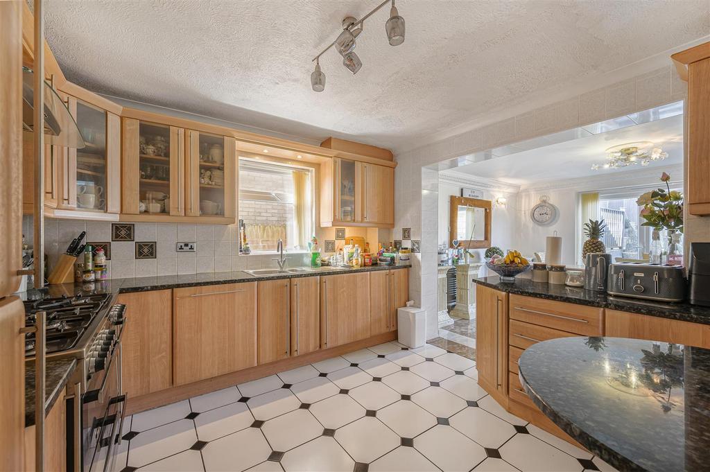 Kitchen/Breakfast Room