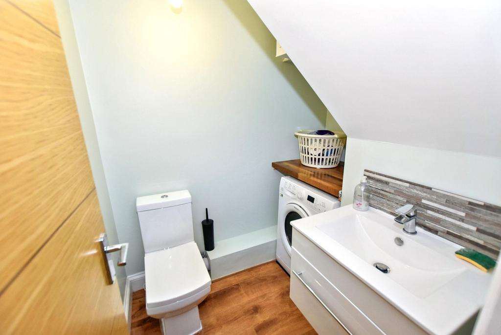 Cloakroom Wc / Utility Room