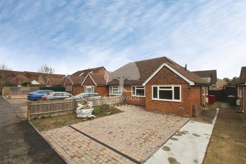 2 bedroom bungalow to rent, Poplar Close, Slough SL3
