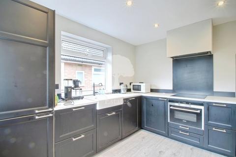 2 bedroom bungalow to rent, Poplar Close, Slough SL3